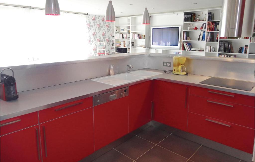 Awesome Apartment In Sauvian With 2 Bedrooms And Wifi photo 1