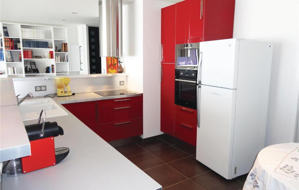 Awesome Apartment In Sauvian With 2 Bedrooms And Wifi photo 4