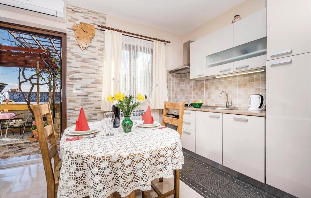 Awesome Apartment In Lovran With Wifi photo 3
