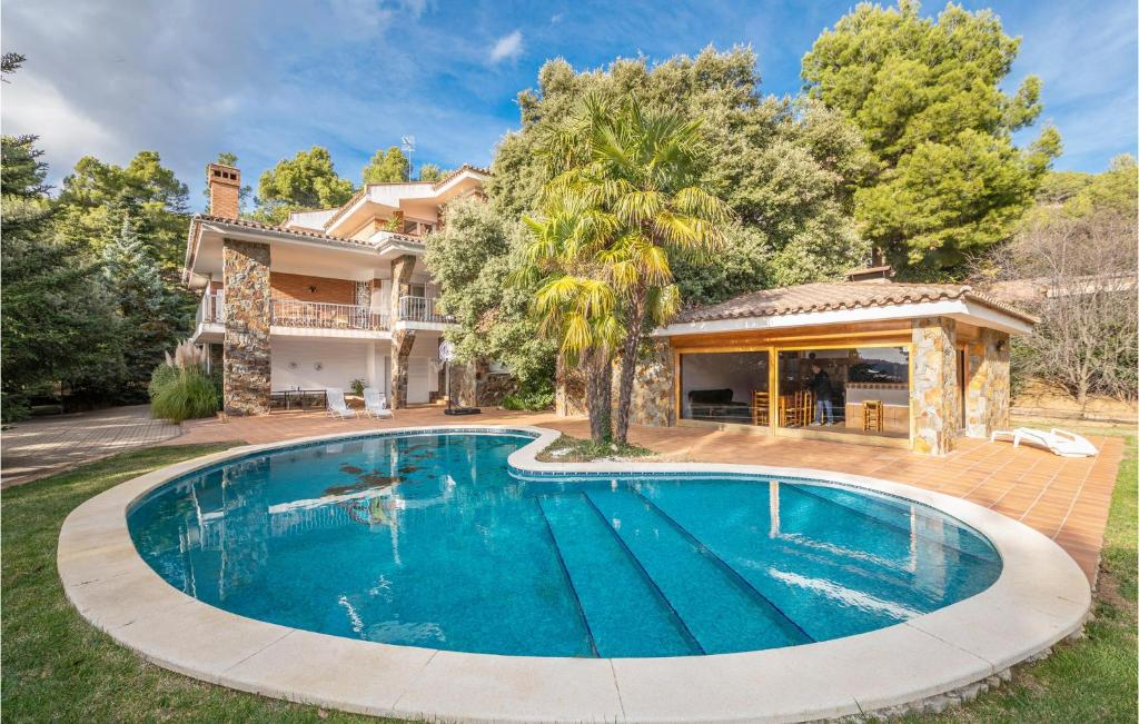 Stunning Home In Matadepera With 6 Bedrooms, Wifi And Outdoor Swimming Pool