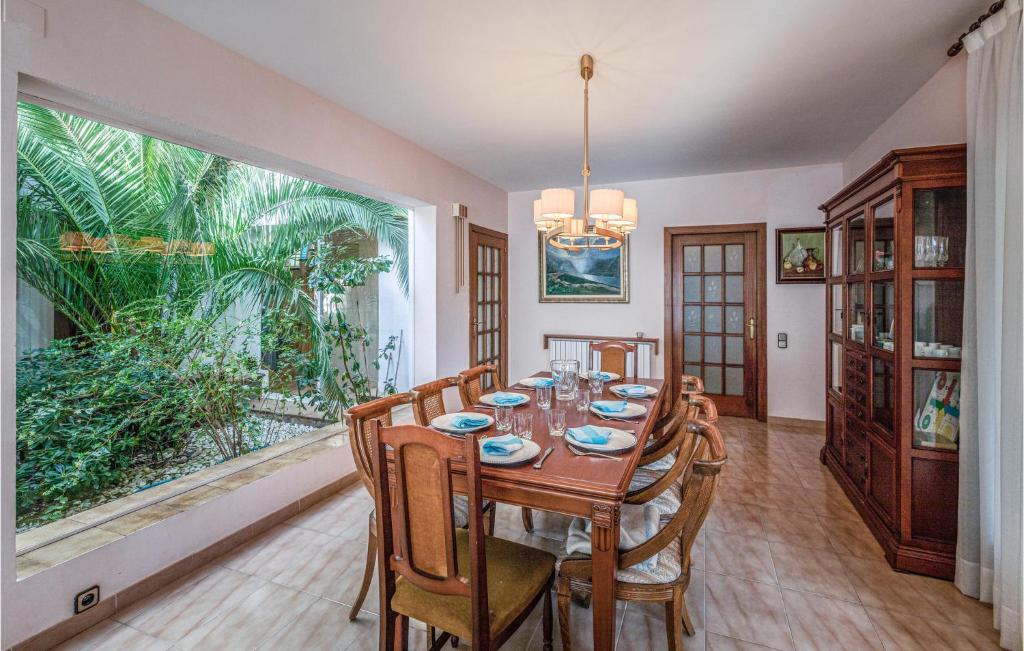 Stunning Home In Matadepera With 6 Bedrooms, Wifi And Outdoor Swimming Pool photo 2