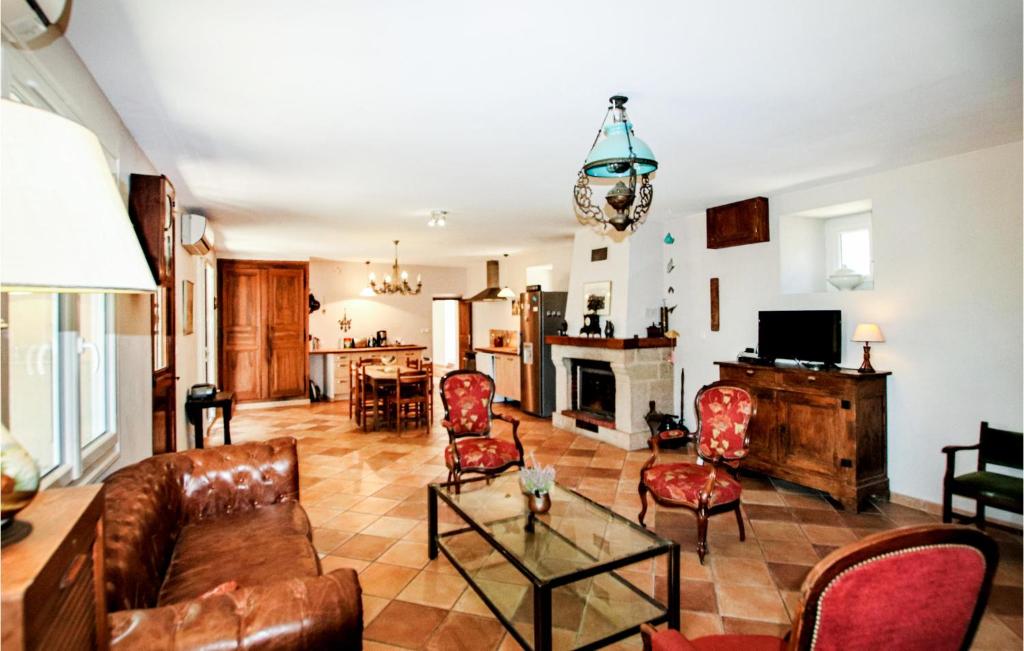 Amazing Home In Flaviac With 3 Bedrooms, Wifi And Outdoor Swimming Pool photo 1