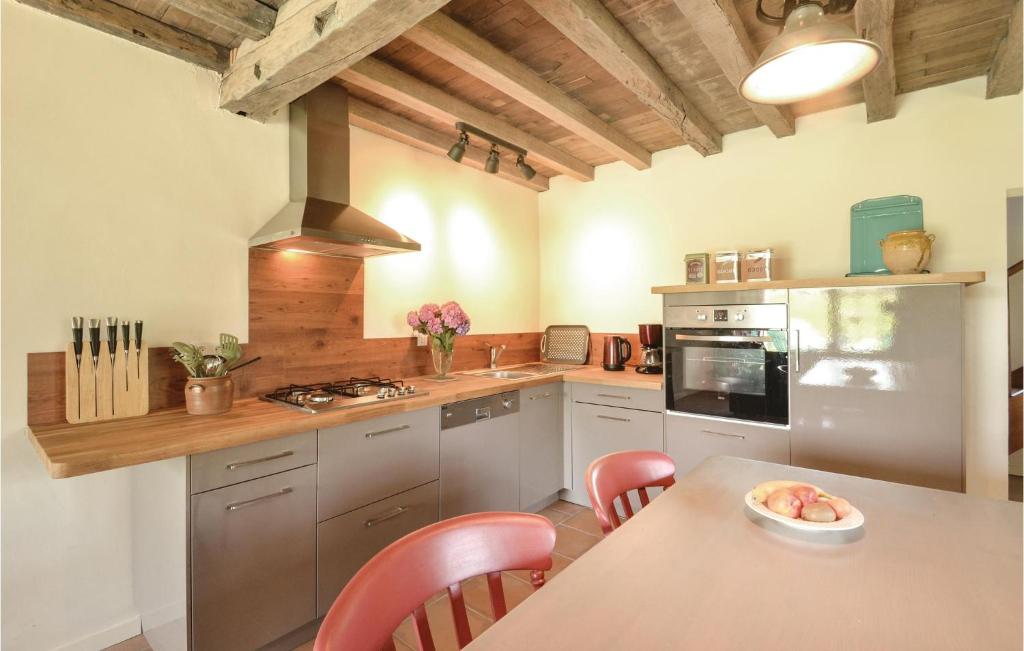 Beautiful Home In Charritte De Bas With 2 Bedrooms And Wifi photo 2