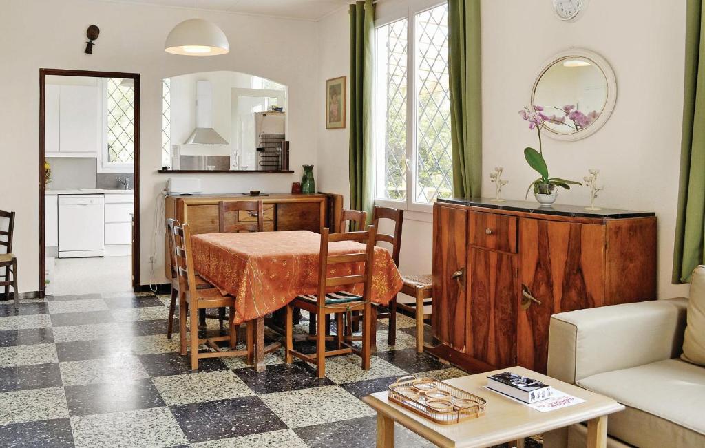 Stunning Home In Sollies Toucas With 3 Bedrooms, Wifi And Private Swimming Pool photo 1