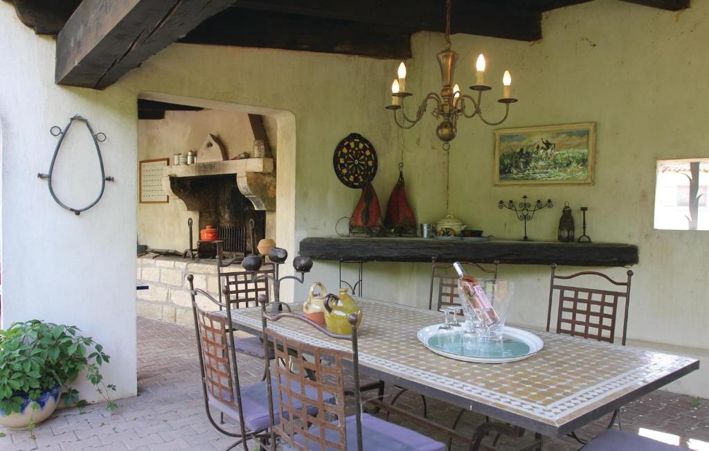 Beautiful Home In Bellegarde With 2 Bedrooms And Wifi photo 3