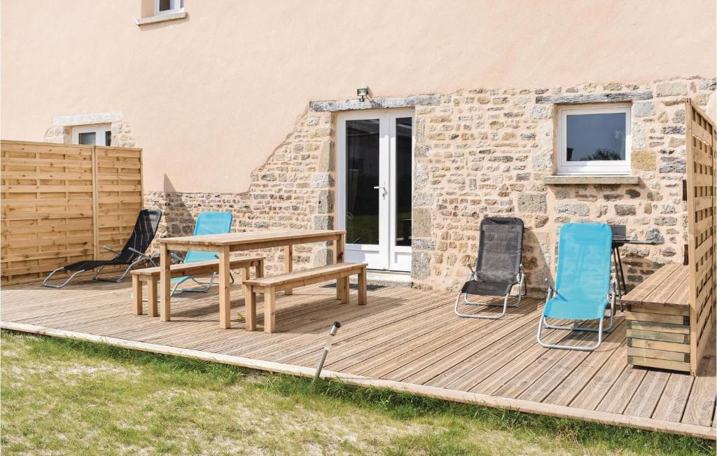 Nice Home In Sainteny With 3 Bedrooms And Wifi photo 3
