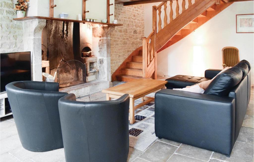 Beautiful Home In Valognes With 3 Bedrooms And Wifi photo 1