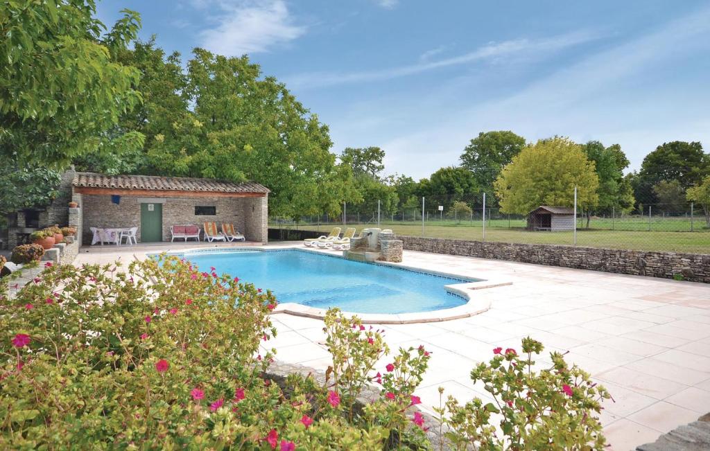Awesome Home In Lagnes With Wifi, Private Swimming Pool And Outdoor Swimming Pool photo 2