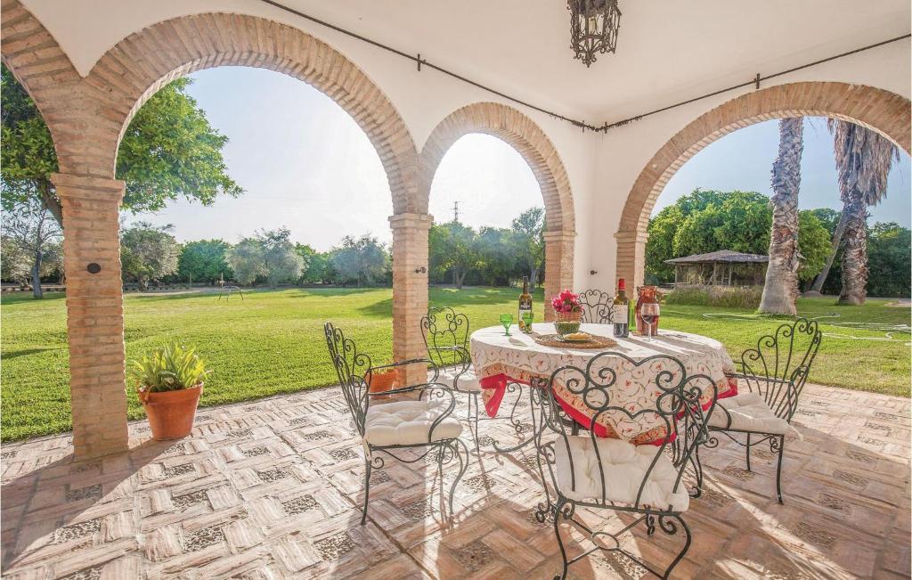Amazing Home In La Campana, Sevilla With 5 Bedrooms, Outdoor Swimming Pool And Swimming Pool photo 2