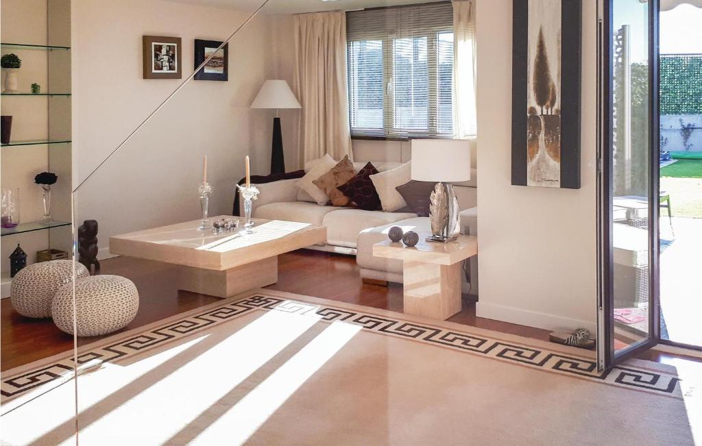 Awesome Home In Arroyomolinos With 3 Bedrooms, Wifi And Outdoor Swimming Pool photo 1