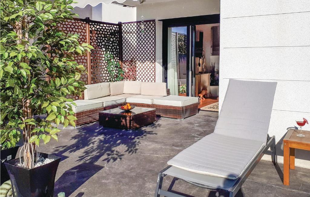 Awesome Home In Arroyomolinos With 3 Bedrooms, Wifi And Outdoor Swimming Pool photo 2