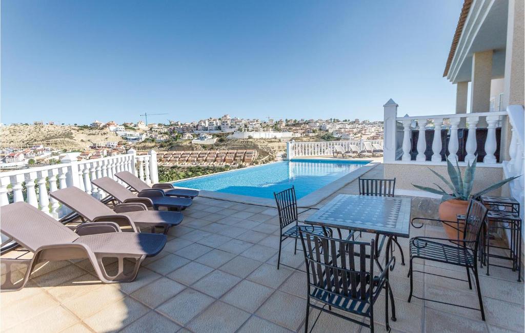 Awesome Home In Ciudad Quesada-rojales With 3 Bedrooms, Outdoor Swimming Pool And Swimming Pool photo 3