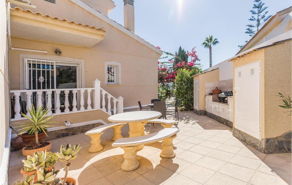 Awesome Home In Ciudad Quesada-rojales With 3 Bedrooms, Outdoor Swimming Pool And Swimming Pool photo 4