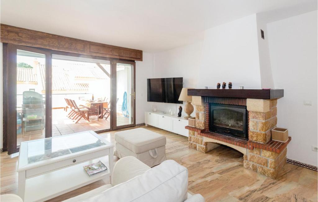 Amazing Home In Manilva With 4 Bedrooms, Wifi And Outdoor Swimming Pool photo 1