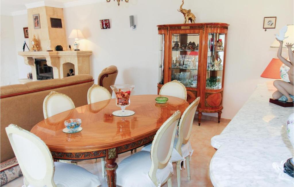 Amazing Home In Les Angles With Wifi, Private Swimming Pool And Outdoor Swimming Pool photo 4
