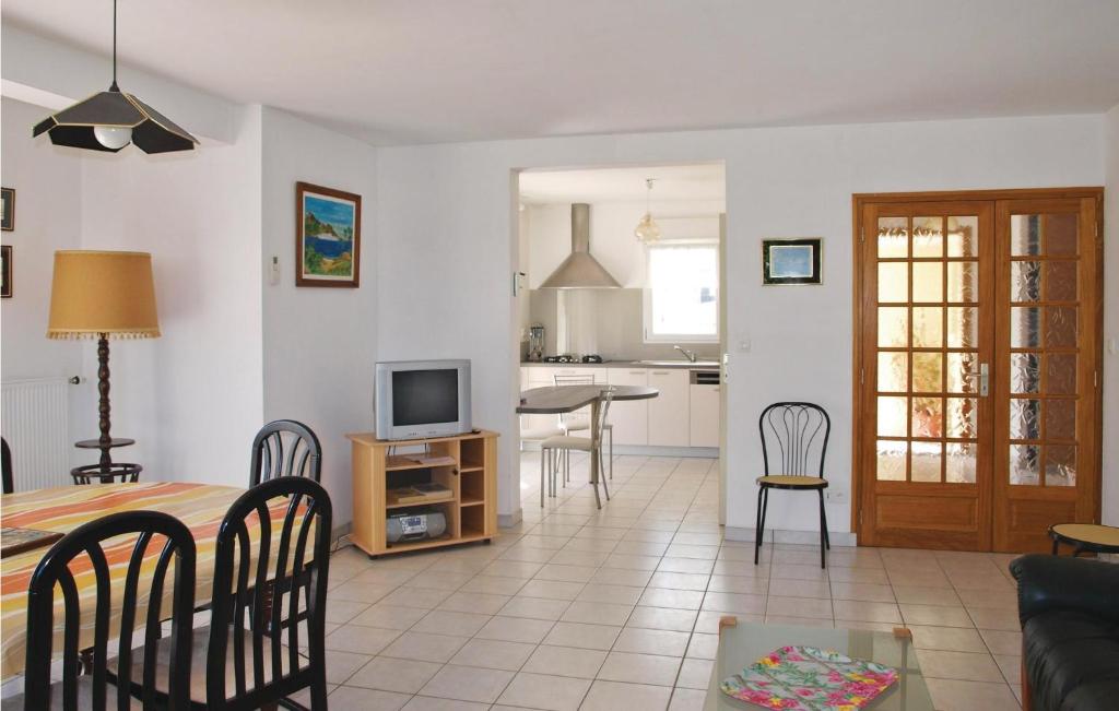Stunning Home In Saint Quay Perros With 4 Bedrooms photo 1