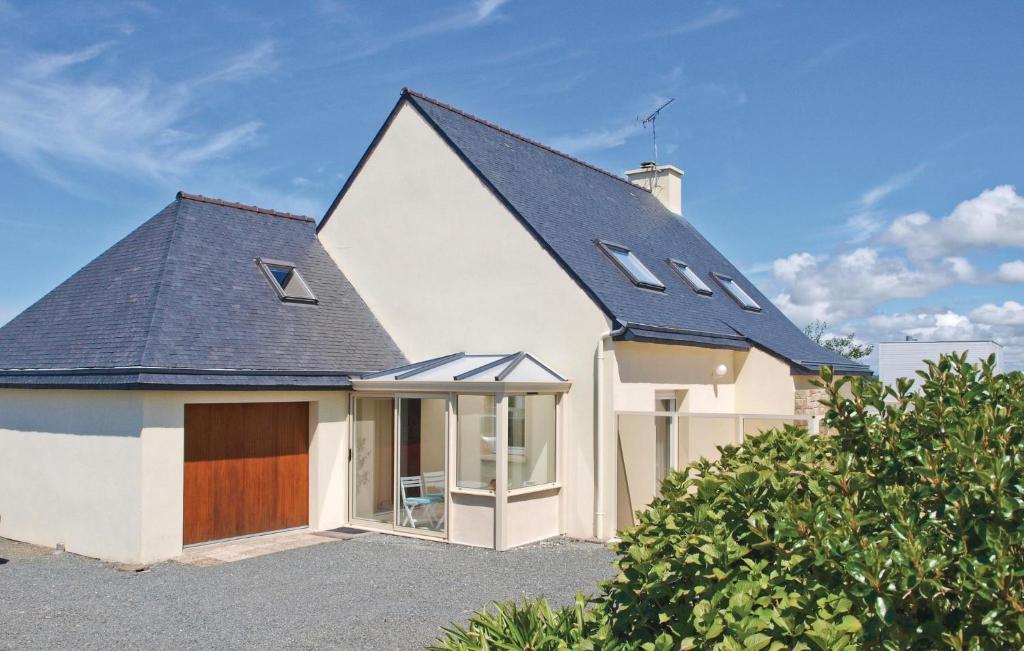 Stunning Home In Saint Quay Perros With 4 Bedrooms photo 3