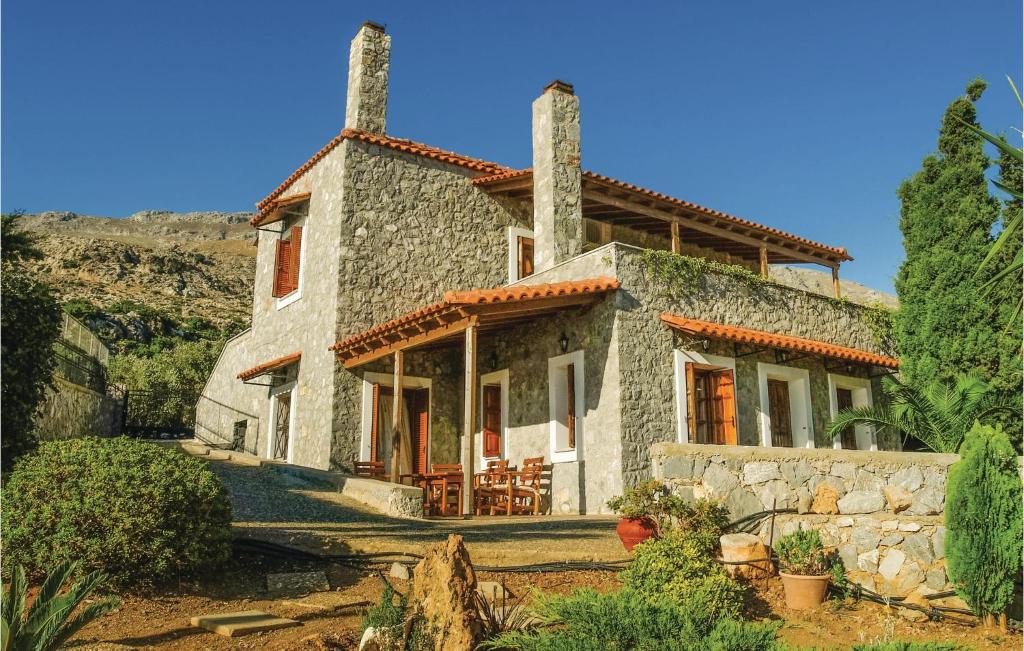 Awesome Home In Agios Vasilios With 5 Bedrooms And Wifi