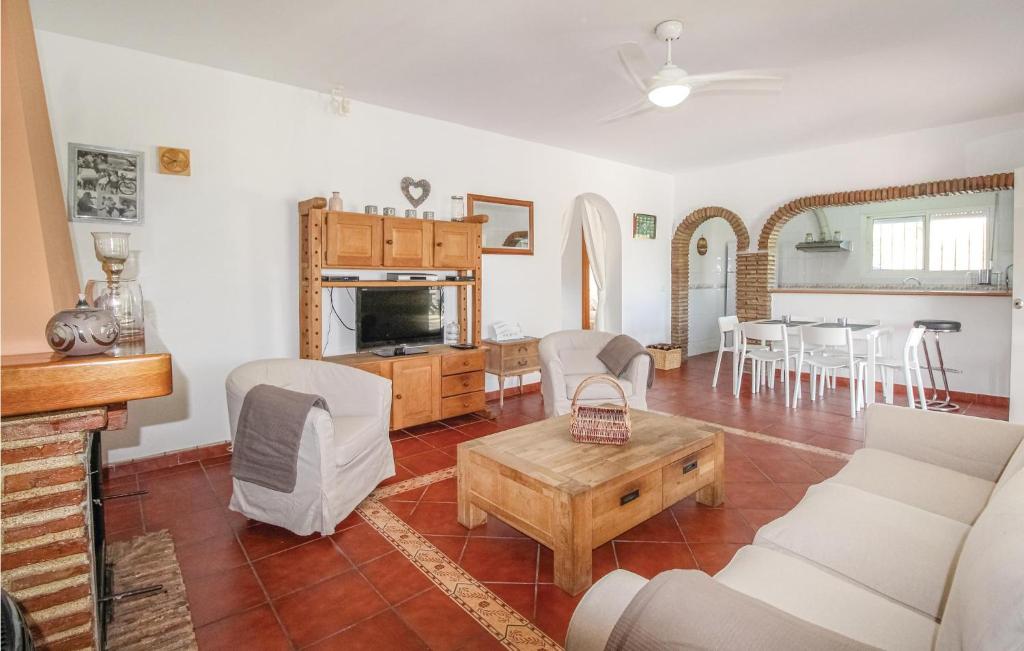 Nice Home In Torrox Costa With 4 Bedrooms, Outdoor Swimming Pool And Swimming Pool photo 4
