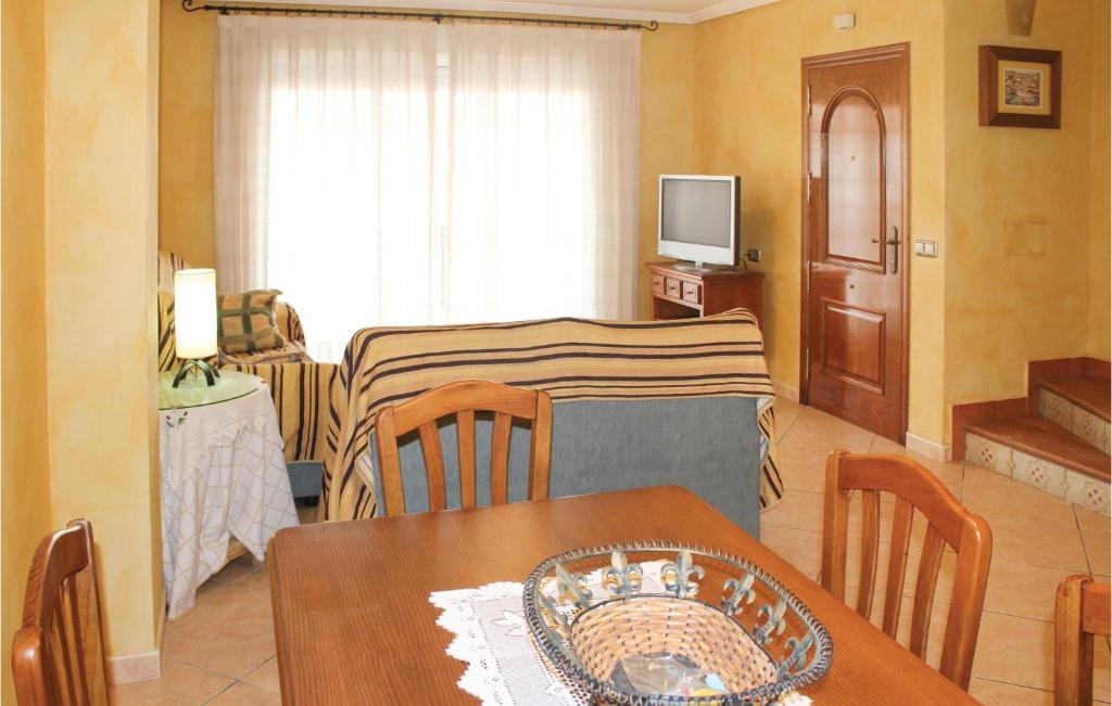 Awesome Apartment In Los Alczares With 5 Bedrooms And Wifi photo 1
