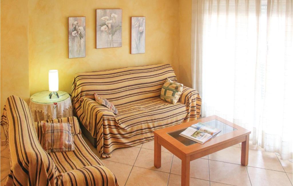 Awesome Apartment In Los Alczares With 5 Bedrooms And Wifi photo 4