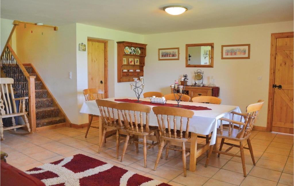 Awesome Home In Saint-pierre-sur-orth With 4 Bedrooms And Wifi photo 4