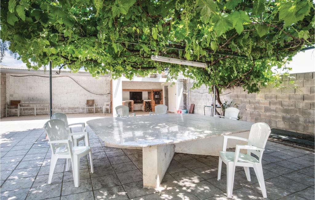 Beautiful Home In Caravaca With 5 Bedrooms, Wifi And Private Swimming Pool photo 3