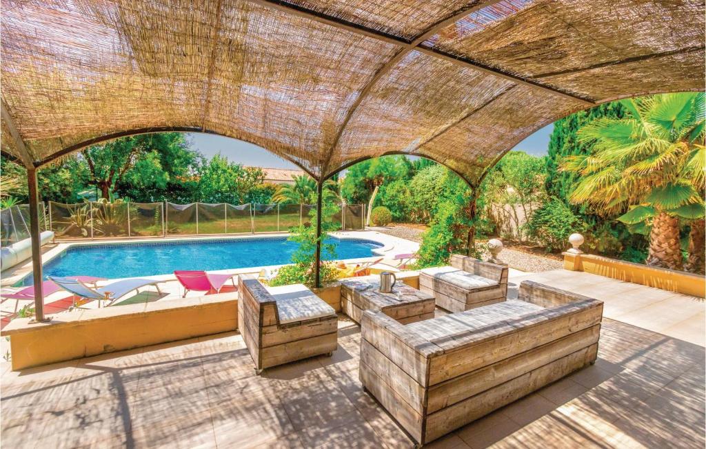 Stunning Home In Thzan-ls-bziers With 5 Bedrooms, Outdoor Swimming Pool And Heated Swimming Pool photo 2
