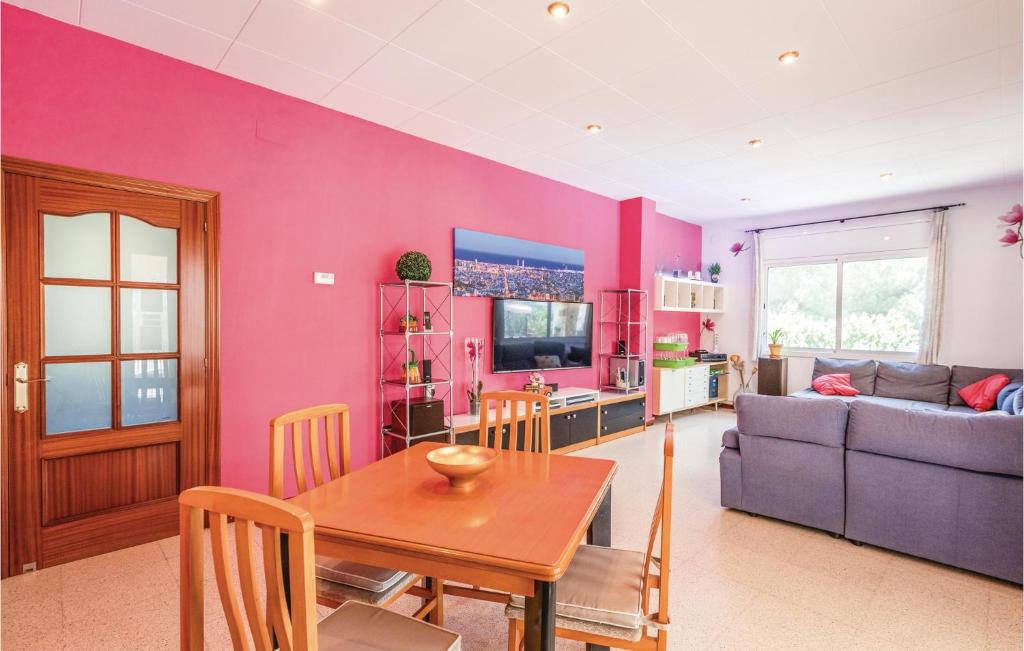 Stunning Home In Tordera With Wifi, Private Swimming Pool And Outdoor Swimming Pool photo 2