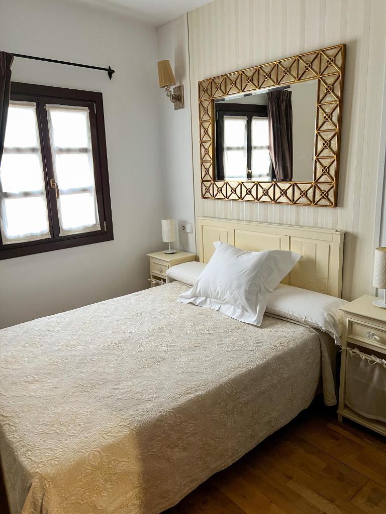 Hostal Servilia - Tap to explore photos
