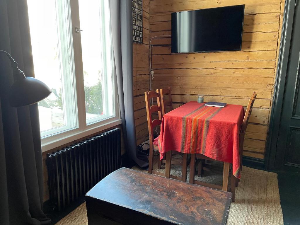Stationmaster's studio photo 3