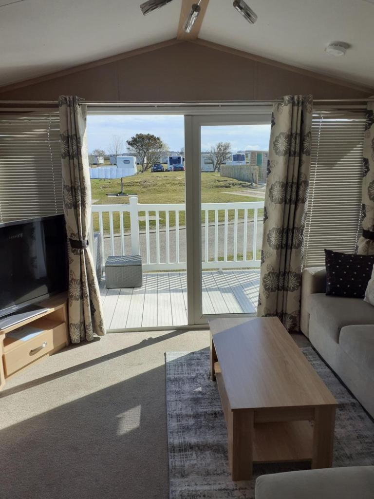 RICK'S RETREAT static caravan near the beach with free wifi photo 1
