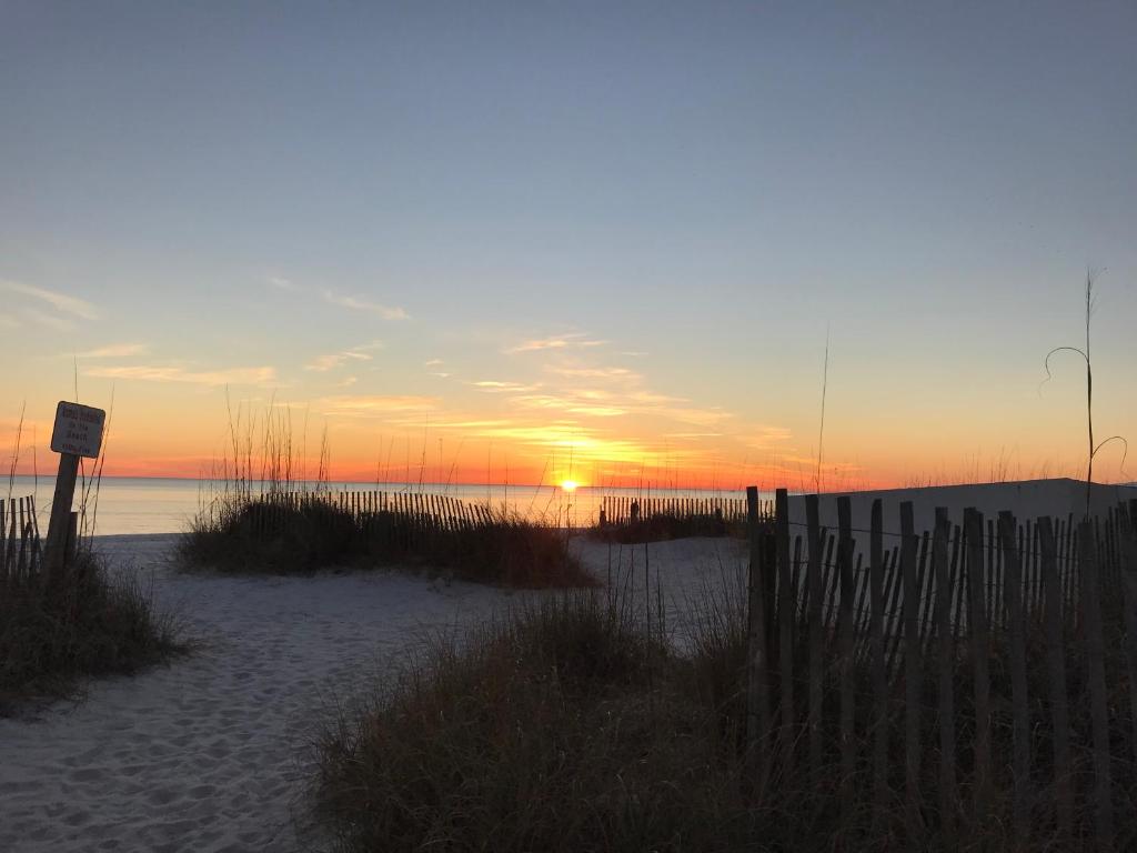 Panama City Beach FL Condo image