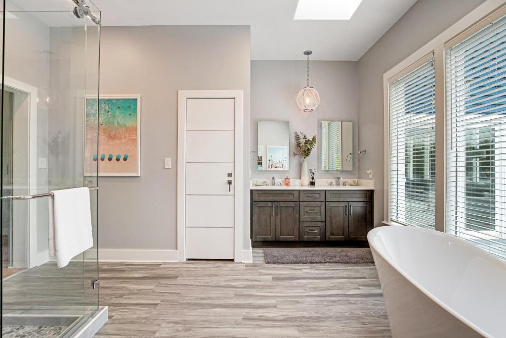 5 Edgewater Aly photo 2