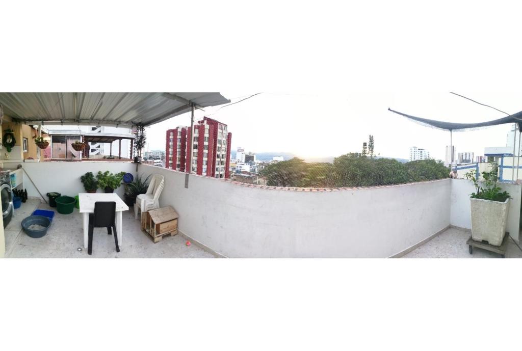 Habitación privada en apartamento con terraza photo 4