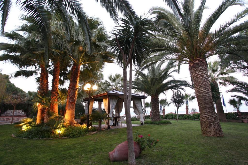 Ballos Apartments photo 4