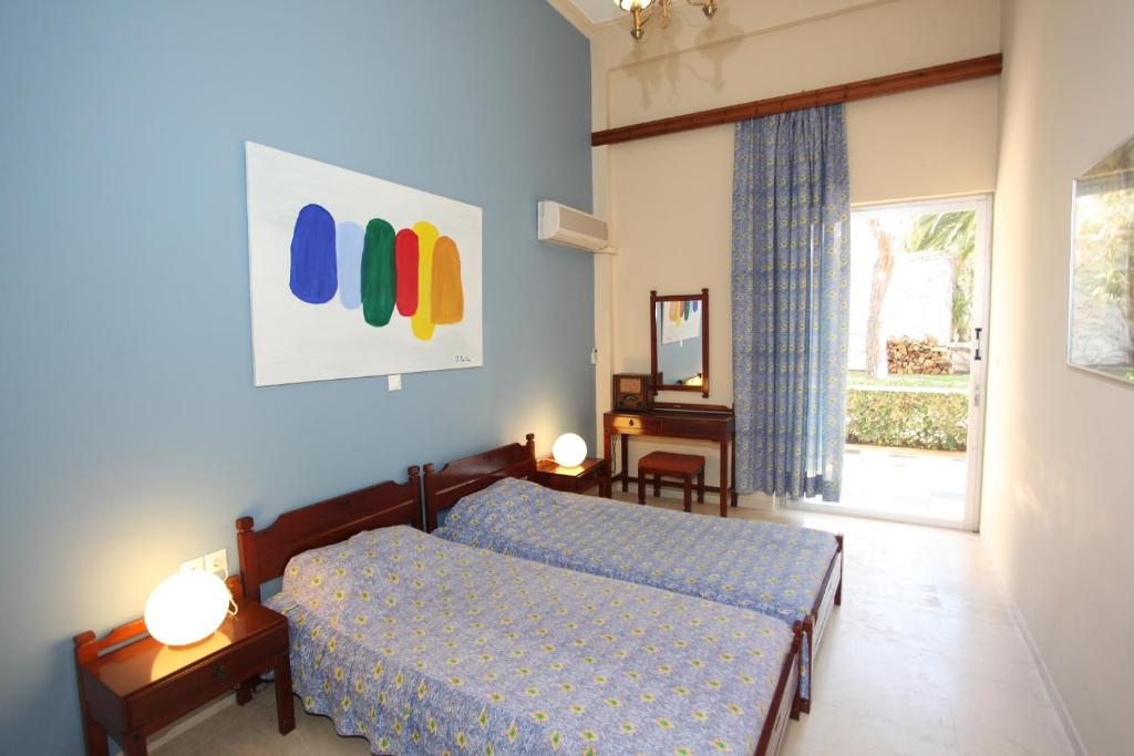 Ballos Apartments photo 3