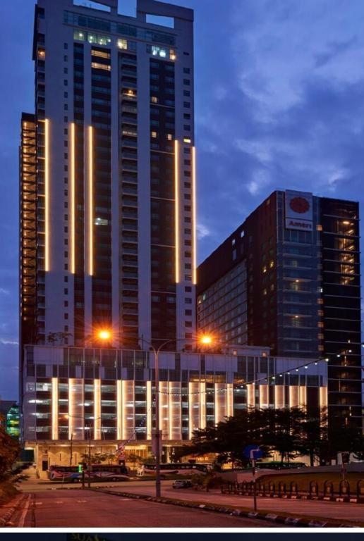 【NETFLIX】Suasana Suites,Nxt to CIQ【PoolGym&WIFI】 photo 2