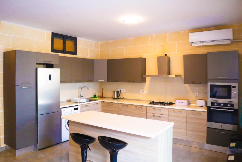 Si-Ku Holiday Home with Private Pool and Hot Tub photo 4