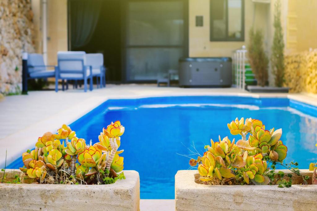 Si-Ku Holiday Home with Private Pool and Hot Tub photo 1
