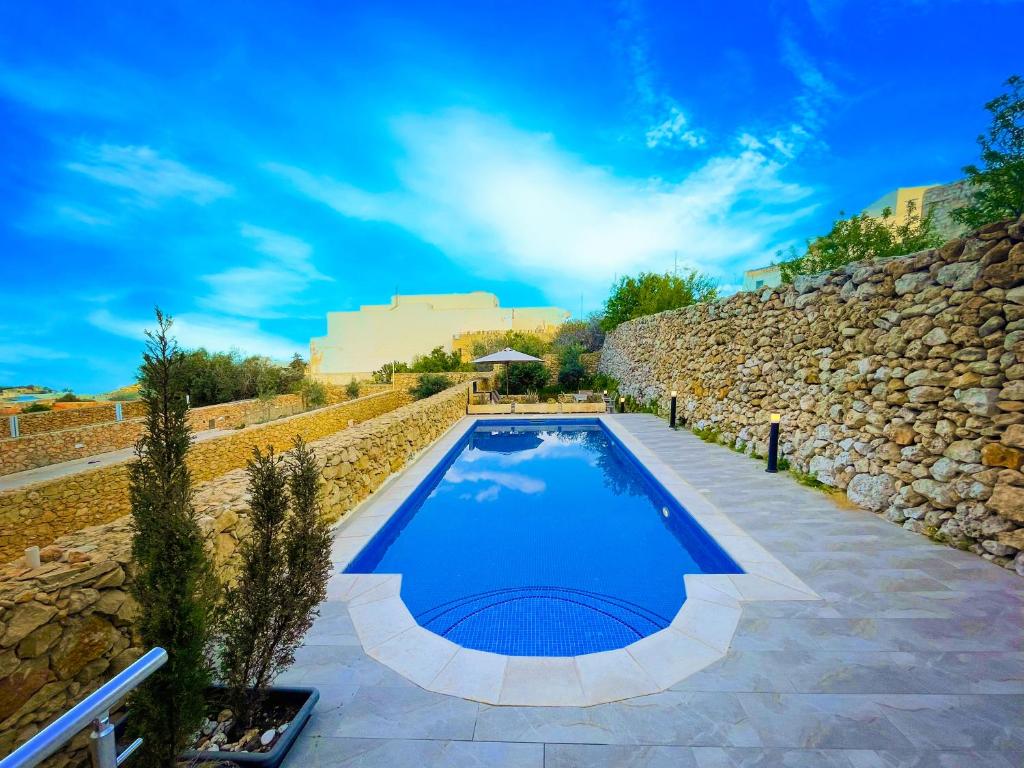 Si-Ku Holiday Home with Private Pool and Hot Tub