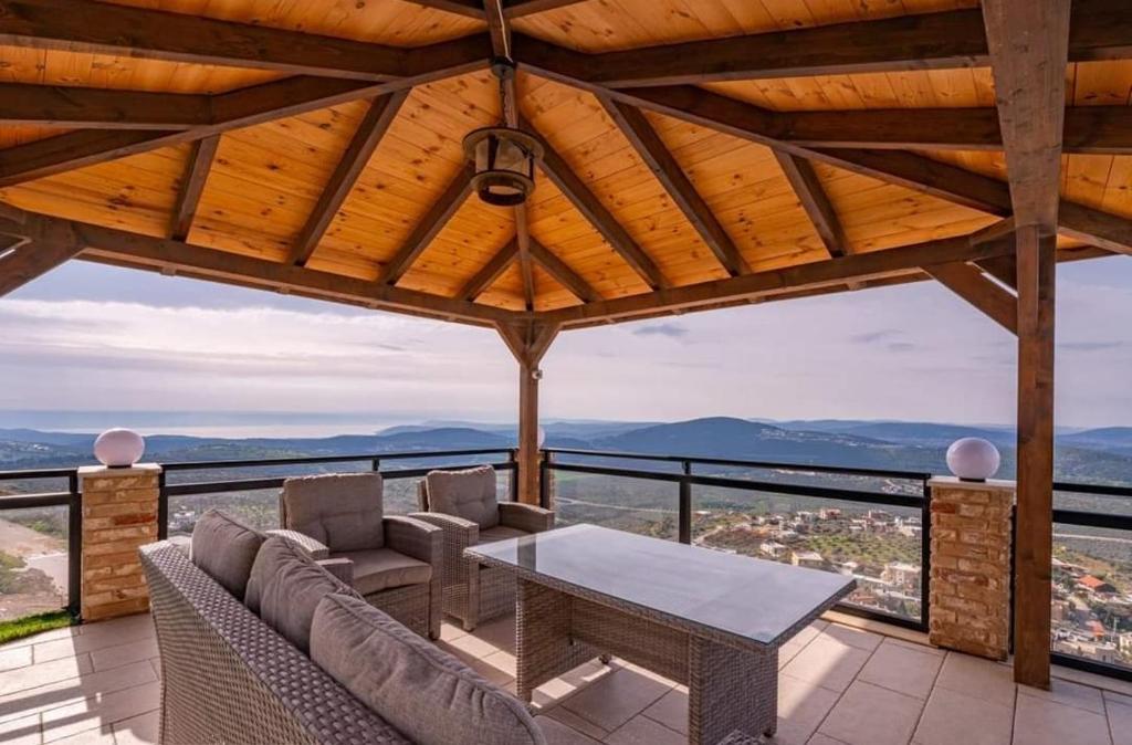 Blue lake luxury villa for families photo 2