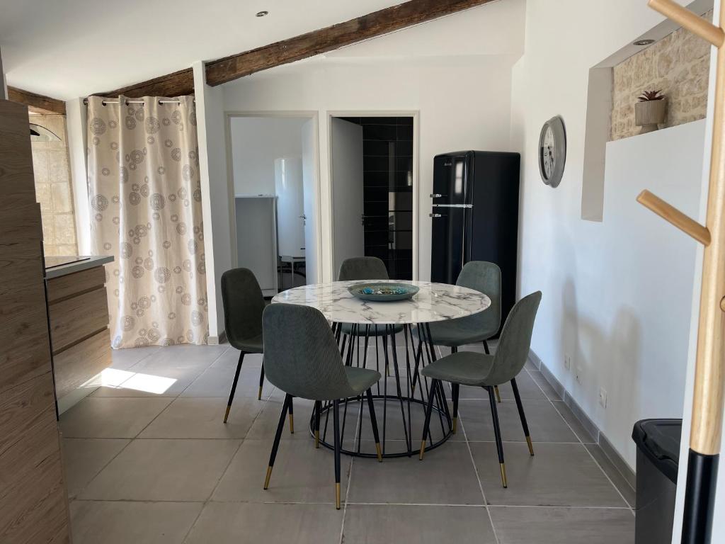 Maison chaleureuse avec parking sur place photo 2