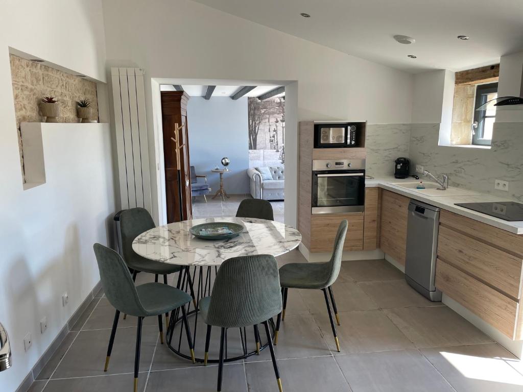 Maison chaleureuse avec parking sur place photo 3