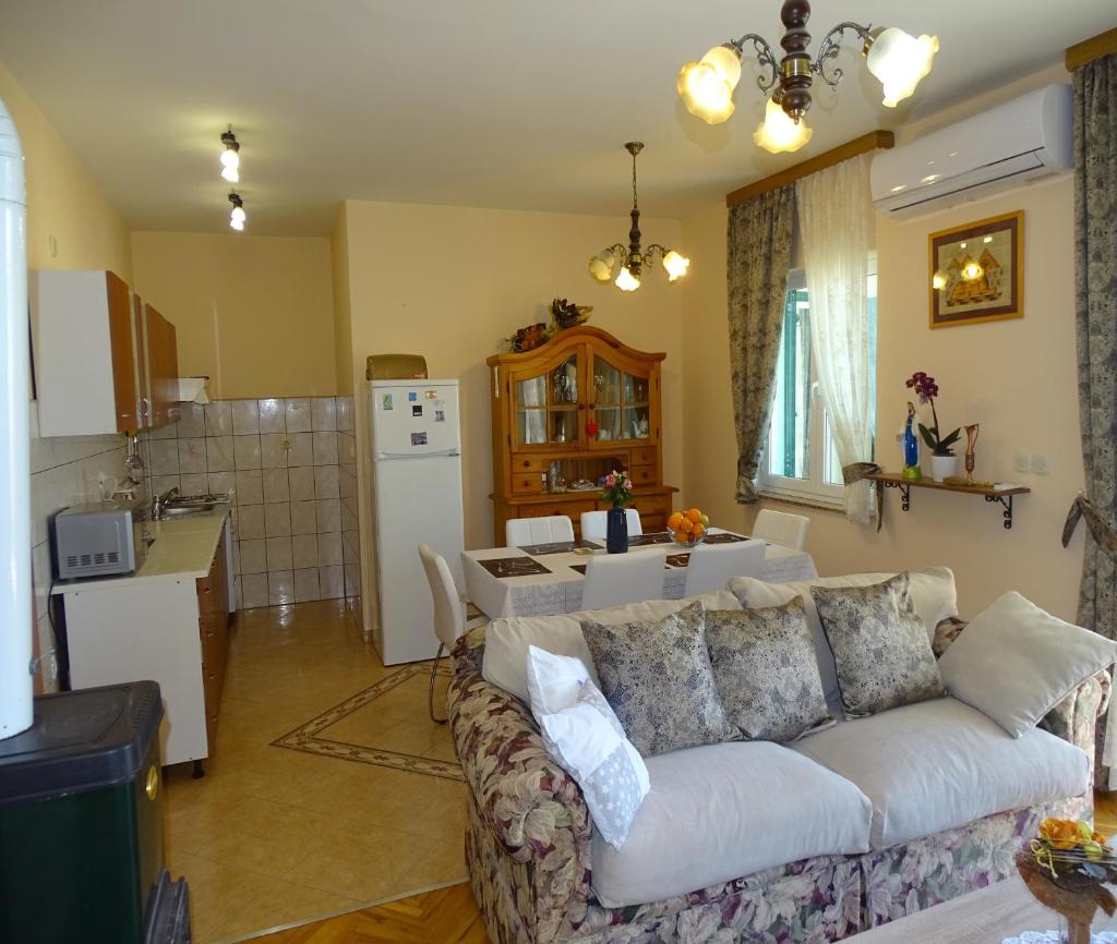 Lovely 3 bedroom apartment Lemi near beach photo 4