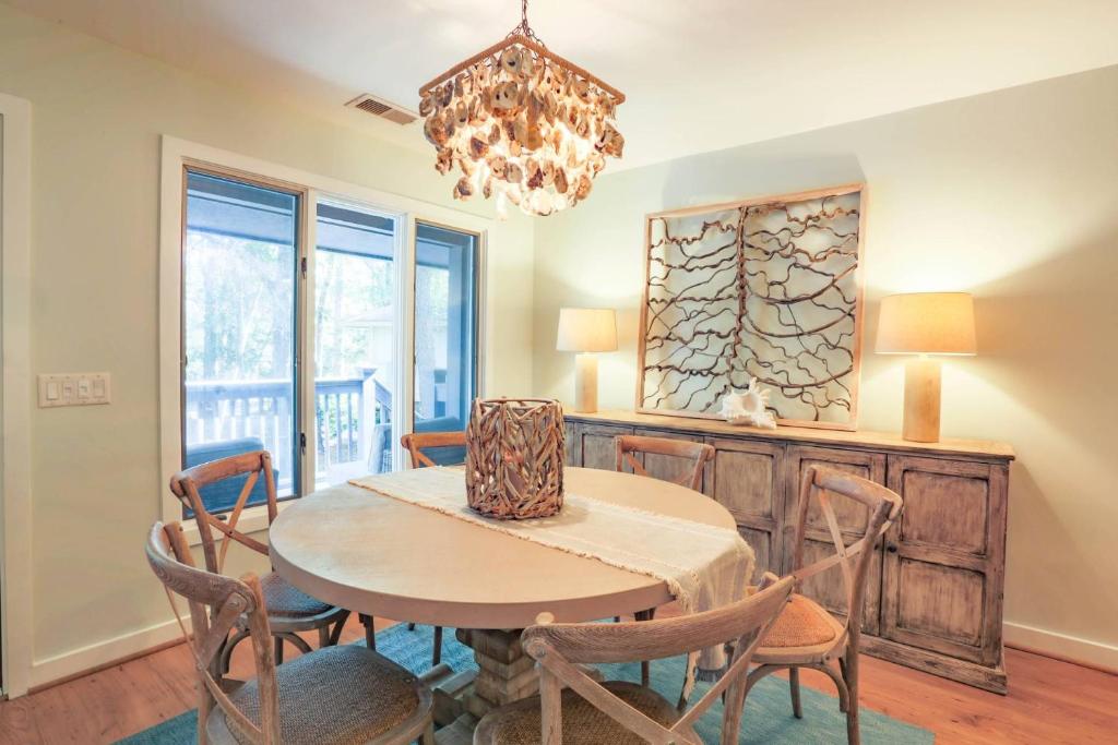 Riverhouse image