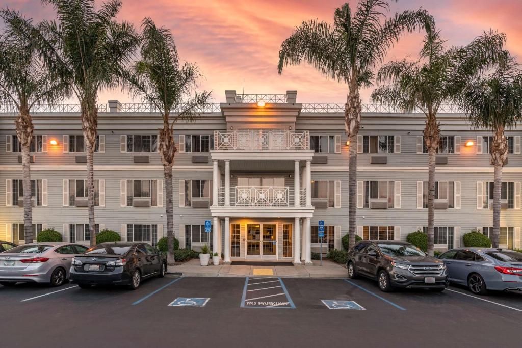 Best Western Luxury Inn image