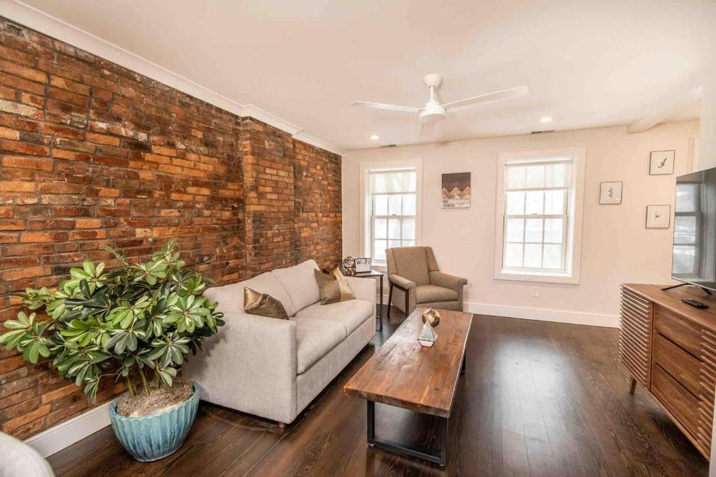 Luxury Design Focused, Detroit Themed Apt Near Downtown In the art District photo 4