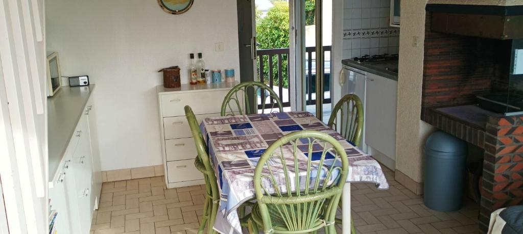 Appartement d'une chambre a Saint Gildas de Rhuys a 100 m de la plage avec vue sur la mer balcon amenage et wifi photo 2