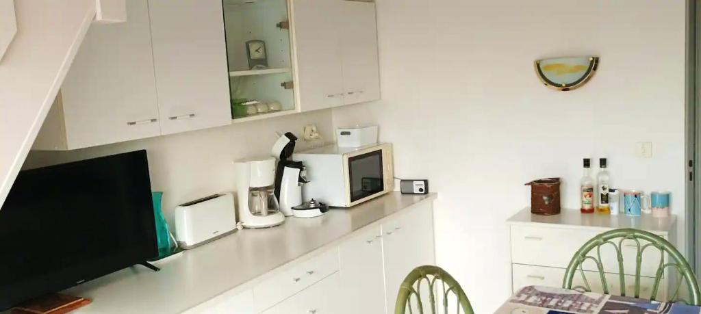 Appartement d'une chambre a Saint Gildas de Rhuys a 100 m de la plage avec vue sur la mer balcon amenage et wifi photo 4